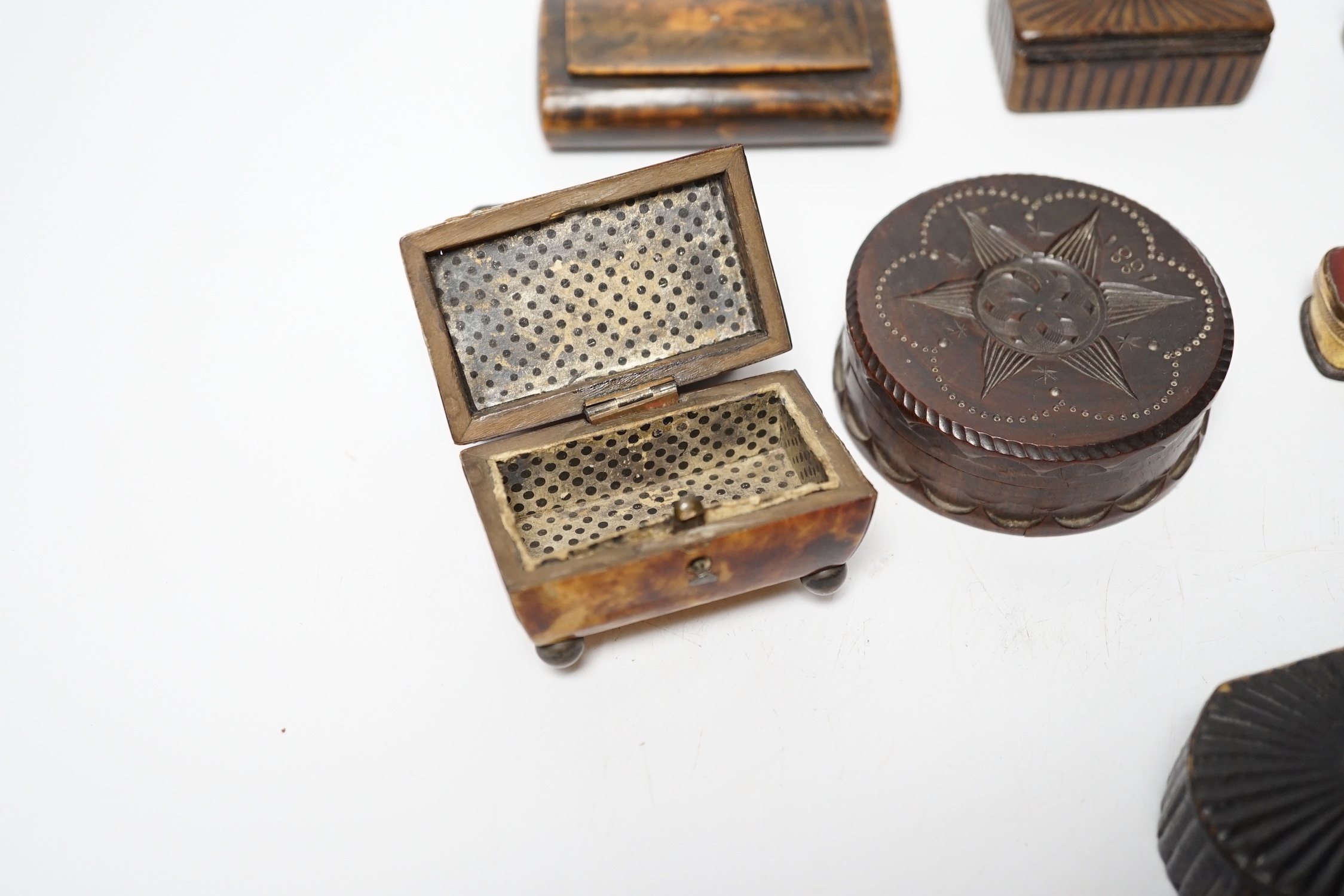 A collection of ten snuff boxes in tortoiseshell, treen or horn, etc.